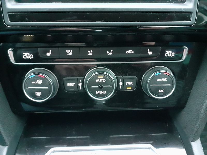 Volkswagen Passat Variant (2015) 2.0 TDi 176 Kw 4x4 DSG - fotka 18 z 47