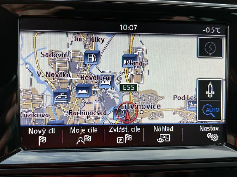 Volkswagen Golf 2,0 TDi 110kW CUP,Navi,Výhřev - fotka 19 z 40