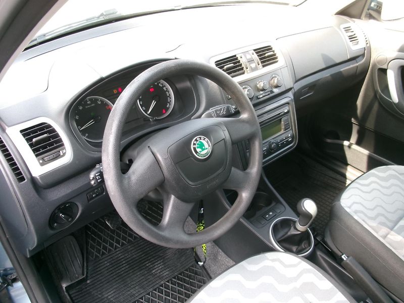 Škoda Fabia (2009) 1,4 16V KLIMA TEMP ALU - fotka 7 z 21