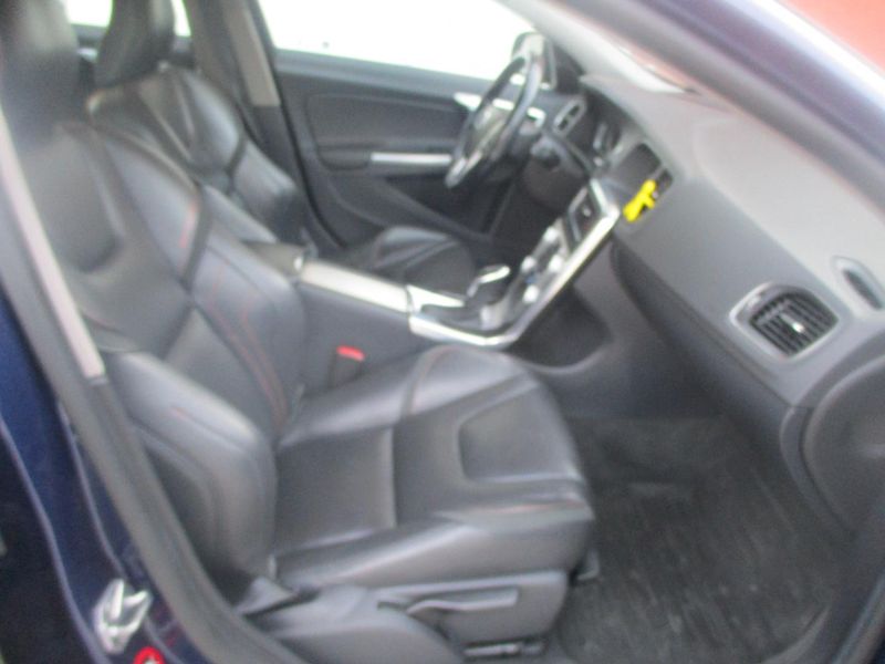 Volvo V60 D5 AWD Polestar - fotka 16 z 39