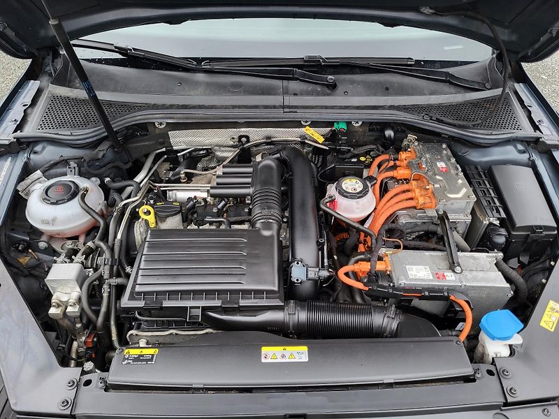 Volkswagen Passat 1.4 TSI PHEV GTE DSG HYBRID - fotka 29 z 46