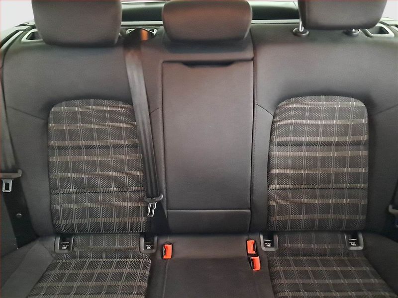 Audi A4 (2011) 2.0 TDI - fotka 10 z 17