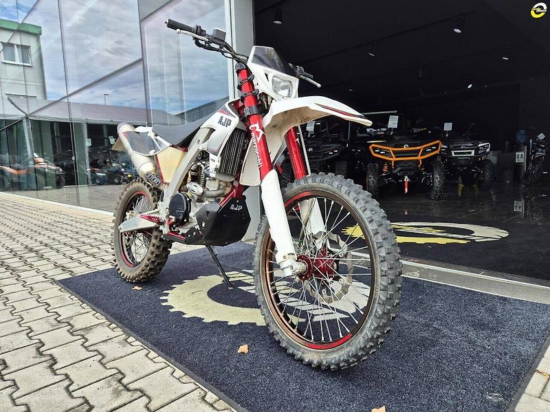 AJP PR5 250 Enduro (2014) 2014) – 1630 km, STK do 2028 - fotka 2 z 20