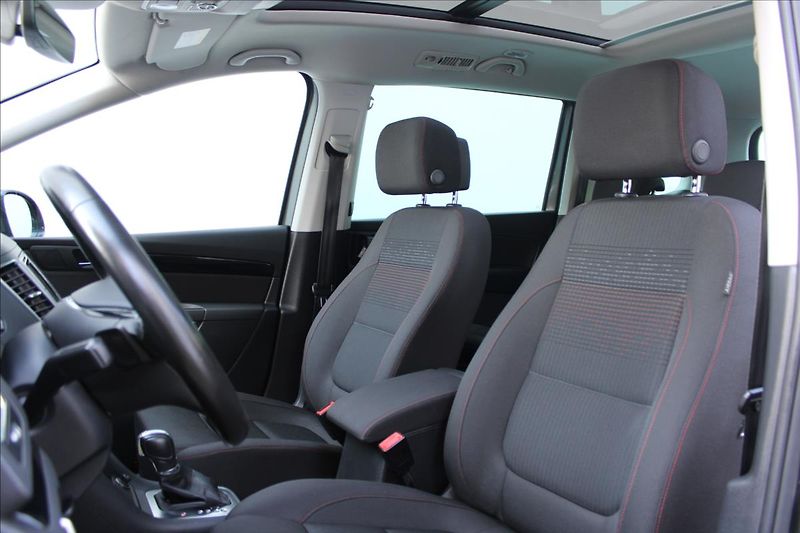 Volkswagen Sharan 2.0 TDI / 135kW / DSG / SOUND - fotka 15 z 49