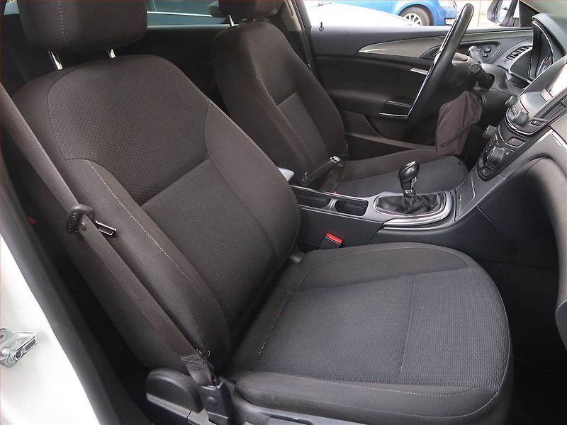 Opel Insignia (2014) 2.0 CDTI, Serv.kniha, Xenony - fotka 9 z 16