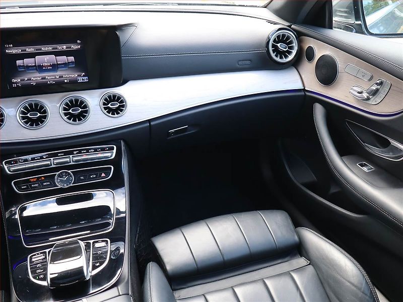 Mercedes-Benz Třídy E (2018) Elegance E 200 4MATIC - fotka 8 z 19