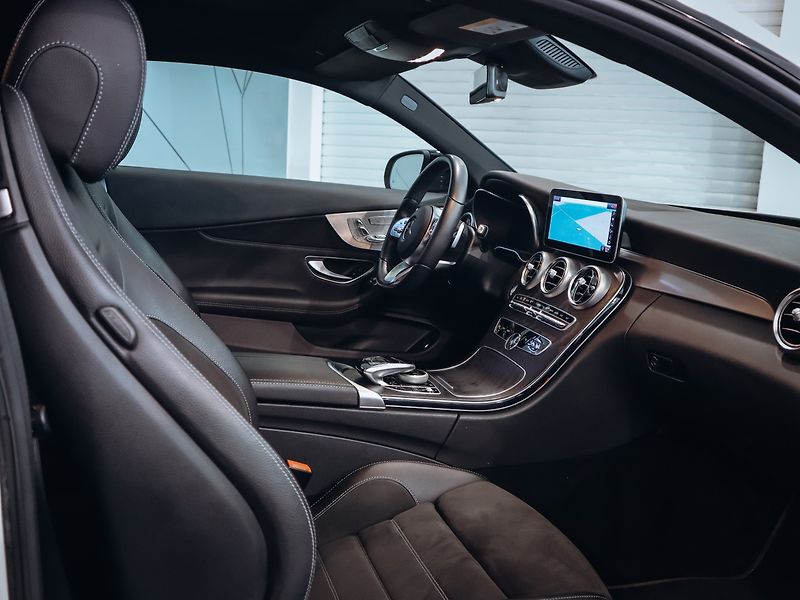 Mercedes-Benz Třídy C C 300d coupe 4MATIC AMG - fotka 23 z 32