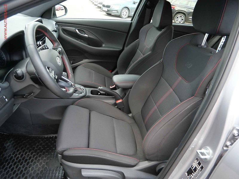 Hyundai i30 (2023) 1.5T-GDi, 1.maj,ČR, AT, LED - fotka 9 z 28