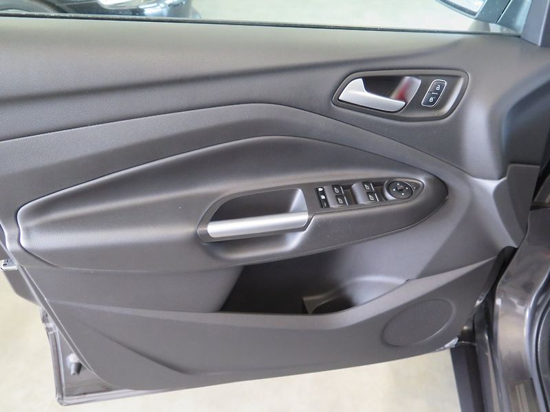 Ford Kuga (2018) 1.5EB,klima,kamera,navi,výhřev - fotka 14 z 28