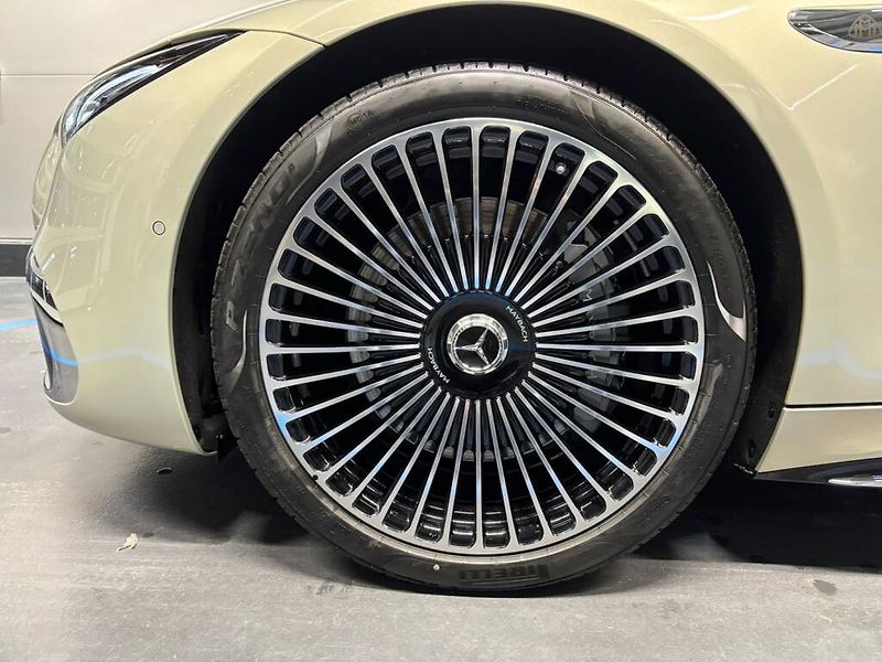 Mercedes-Benz SL (2026) Maybach 680 Monogram Series - fotka 9 z 10