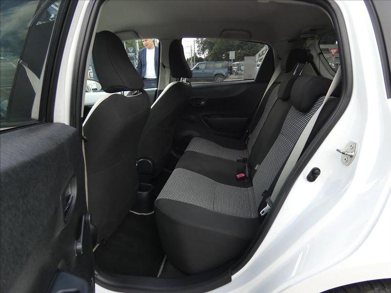 Toyota Yaris 1,3 1.33 VVT-i Trend,ČR,kamera - fotka 16 z 33