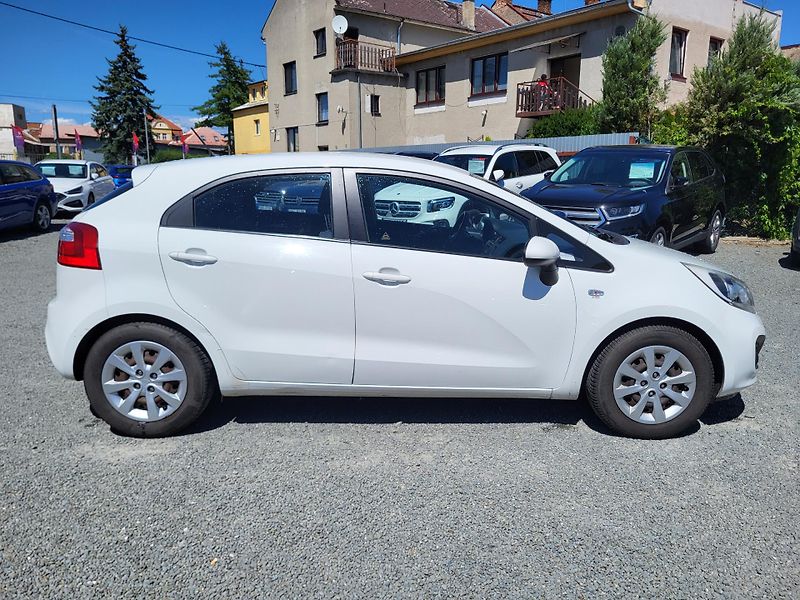 Kia Rio 1.4 i DOHC 16V 80kW - fotka 5 z 35