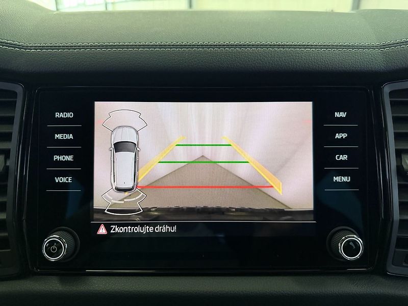 Škoda Kodiaq 2.0 TDI DSG 4X4 SPORTLINE, ACC - fotka 15 z 30