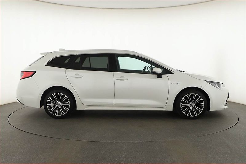Toyota Corolla (2019) 1.8 Hybrid, Automat, ČR,1.maj - fotka 6 z 15