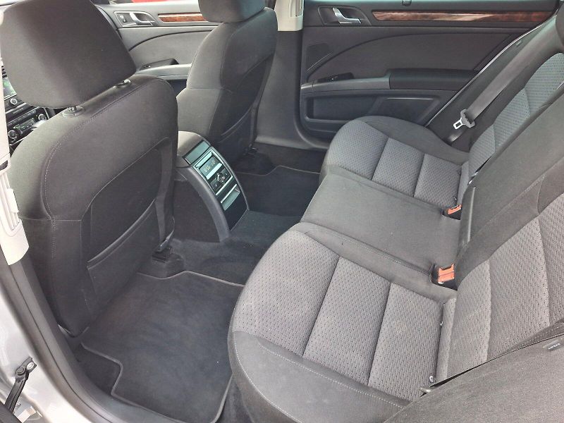 Škoda Superb (2012) Combi Elegance 2,0TDi 125kW DS - fotka 7 z 33