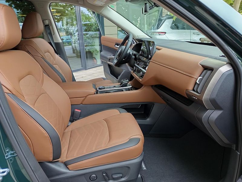 Nissan Pathfinder (2025) Platinum AWD - fotka 12 z 27