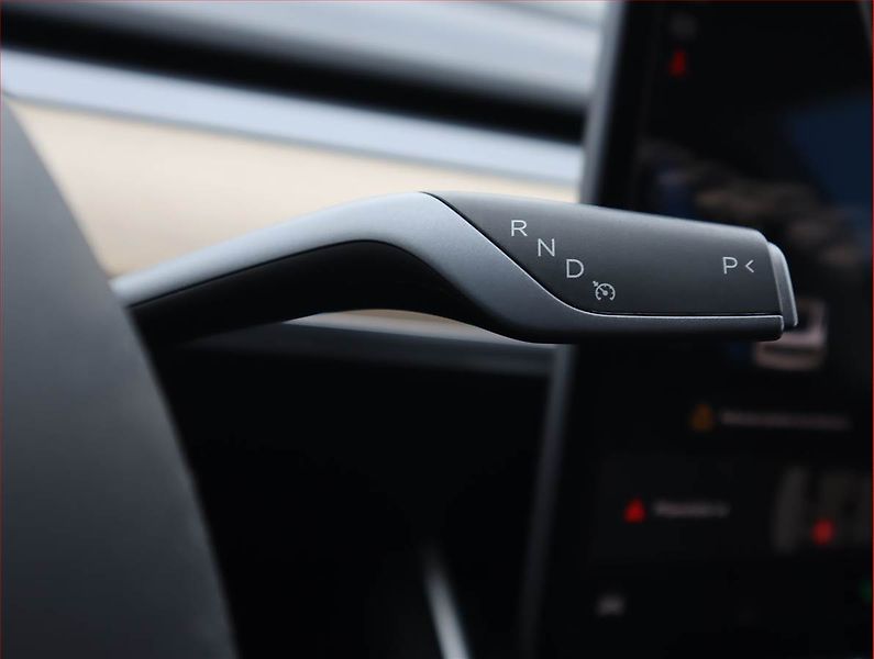 Tesla Model 3 (2020) Std Range Plus 52kWh, SoH 83% - fotka 17 z 24