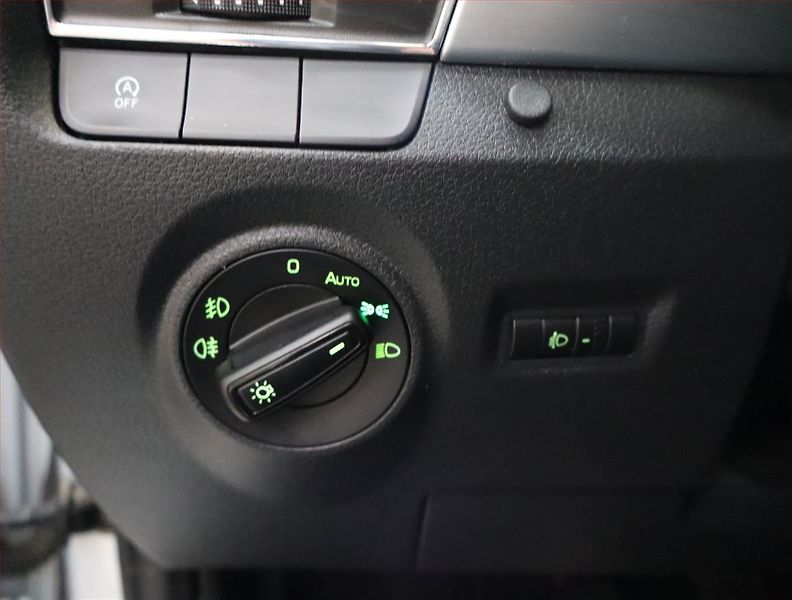 Škoda Fabia (2015) Ambition 1.2 TSI, Tempomat - fotka 17 z 18