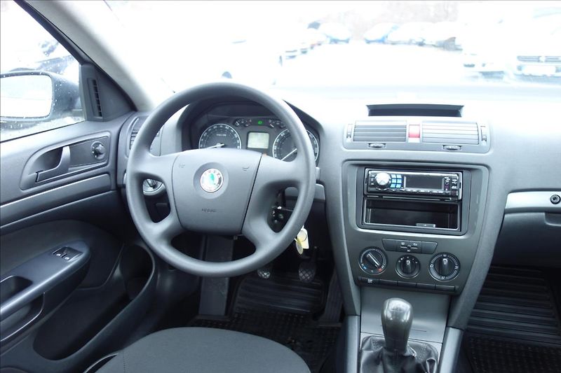 Škoda Octavia 1,6 i 75KW, ČR, KLIMATIZACE. - fotka 16 z 25
