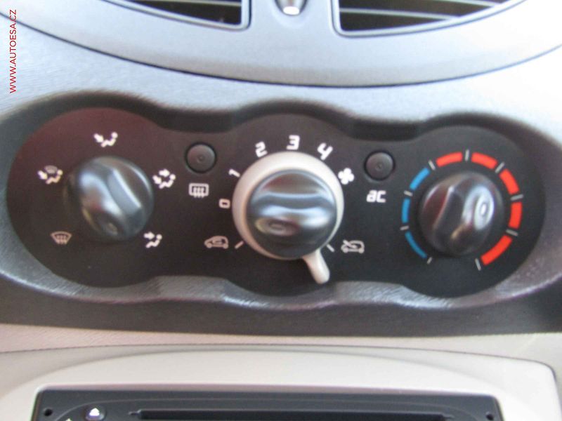 Renault Twingo (2009) 1.5 dCi, AC, temp, STK9/28 - fotka 12 z 15