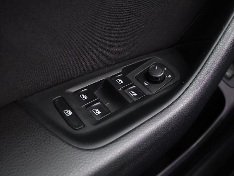 Volkswagen Passat 2,0 TDI 110kW Business Combi - fotka 15 z 30