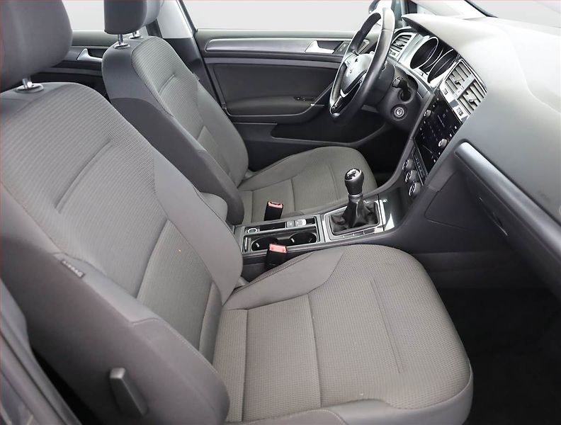 Volkswagen Golf (2018) 1.0 TSI, Tempomat - fotka 7 z 19