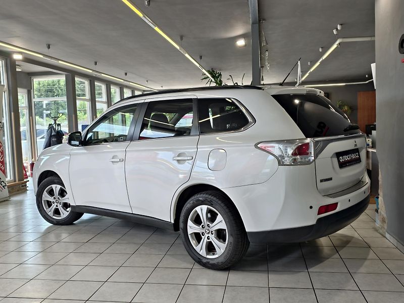 Mitsubishi Outlander 2.2 DI-D 110kW A/T, 7MÍST, 4x4 - fotka 27 z 27