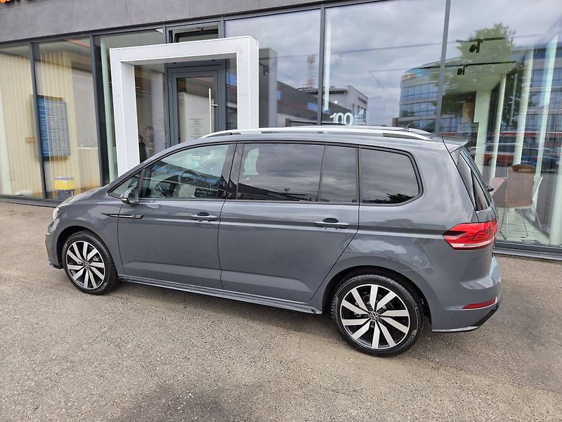 Volkswagen Touran (2026) 1.5 TSI R-line DSG 7míst - fotka 2 z 46