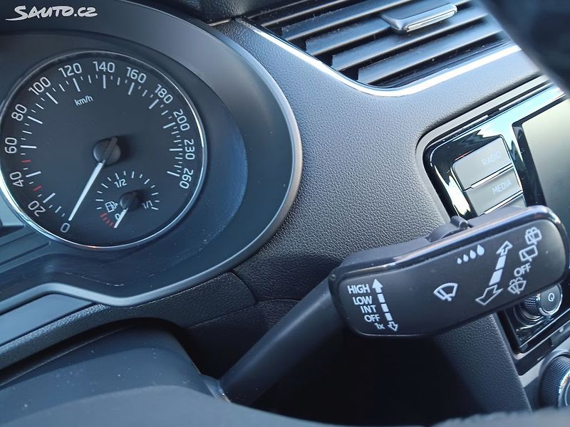 Škoda Octavia 1.6 TDI 81kW - fotka 14 z 27