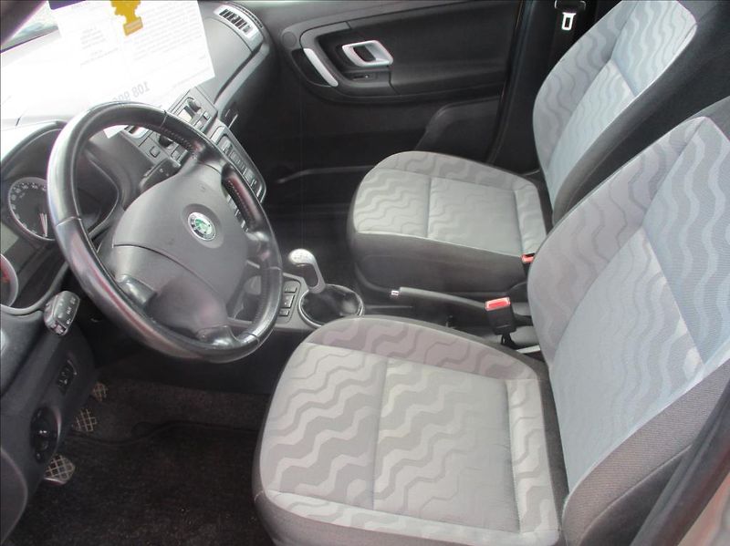 Škoda Fabia 1,4 i 16v, klima,servis,1.maj, - fotka 13 z 33