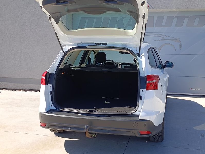 Ford Focus 1.0 ECOBOOST TREND ČR 1.MAJ  - fotka 9 z 27