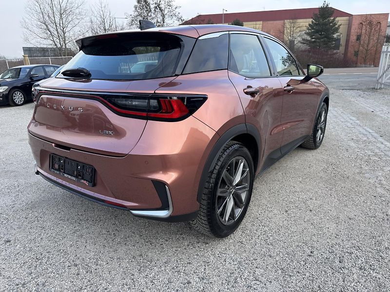 Lexus LBX (2025) 1.5 hybridní/Benzín ELEGANT T. - fotka 12 z 28