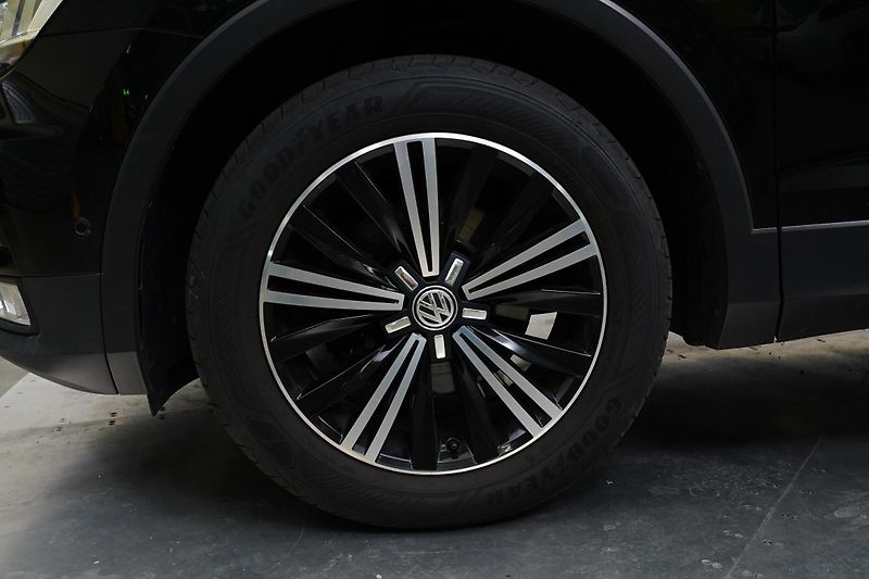 Volkswagen Tiguan - fotka 10 z 26