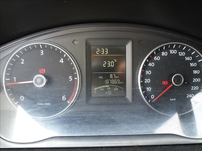 Volkswagen Transporter 2,0 TDI Long L2 Klima 6 míst - fotka 30 z 44