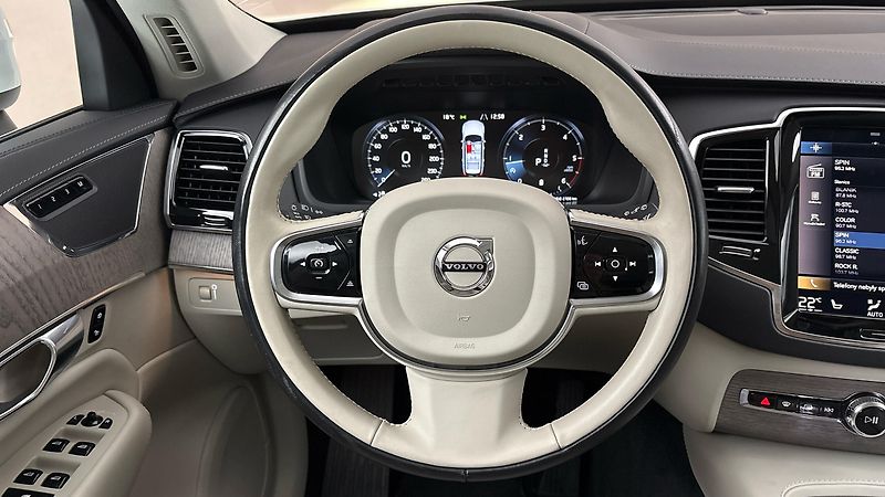 Volvo XC90 2.0 B5 AUT AWD Inscription - fotka 9 z 33