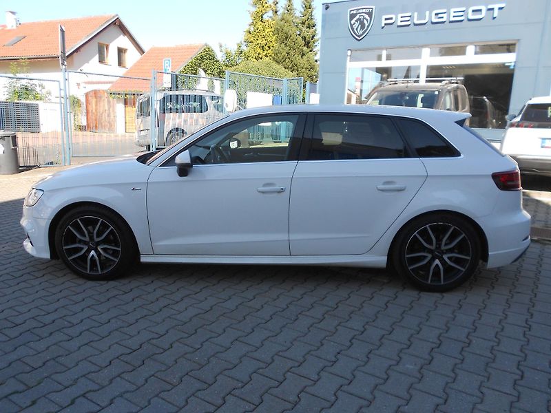 Audi A3 1,4 TFSi ČR 1.maj S-line - fotka 5 z 9
