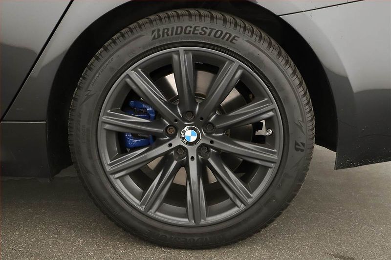 BMW Řada 5 (2020) M Sport 530d xDrive - fotka 12 z 19