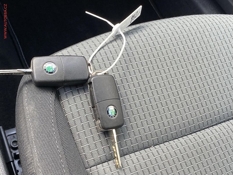 Škoda Superb (2012) 2.0 TDi, Ambition - fotka 16 z 16