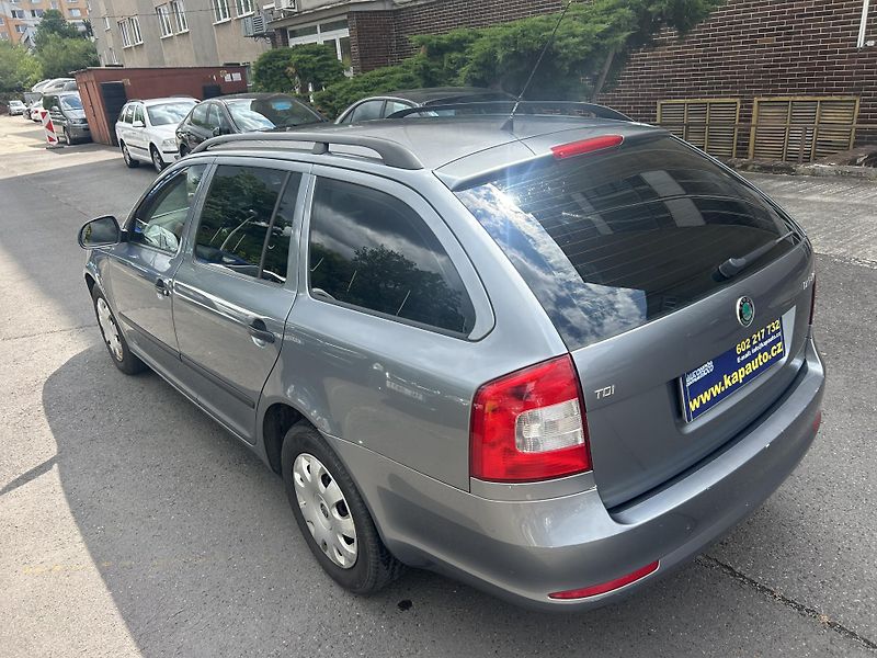 Škoda Octavia 2.0 TDI Champion Ambition Comb - fotka 25 z 30