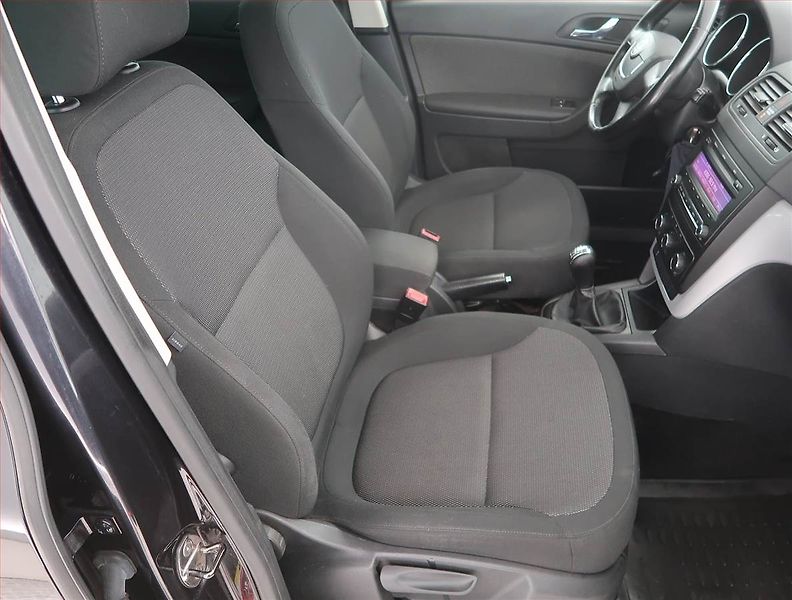 Škoda Yeti (2010) 1.2 TSI, Park. senzory - fotka 9 z 17
