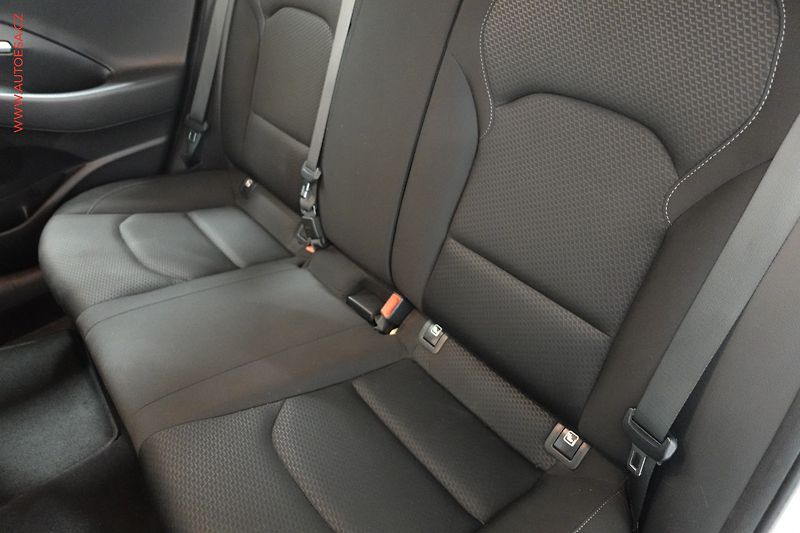 Hyundai i30 (2019) 1.6CRDi Fastback, ČR - fotka 12 z 22