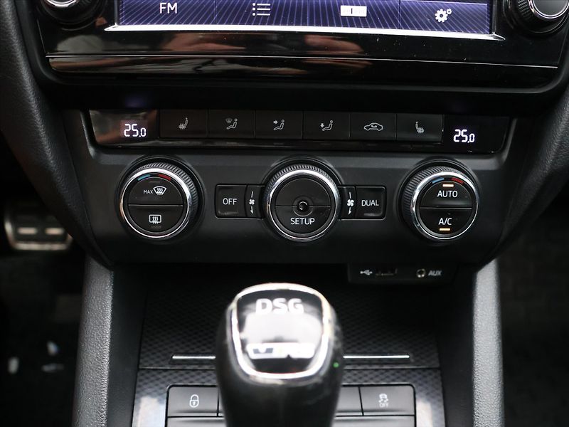 Škoda Octavia 2,0 TDI RS 135kW DSG CZ - fotka 20 z 29