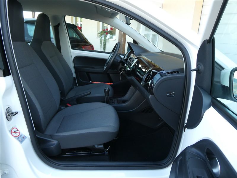 Volkswagen up! 1,0 MPi klima,serviska,2.maj. - fotka 24 z 45