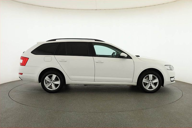 Škoda Octavia (2014) 1.8 TSI, Tempomat - fotka 6 z 16