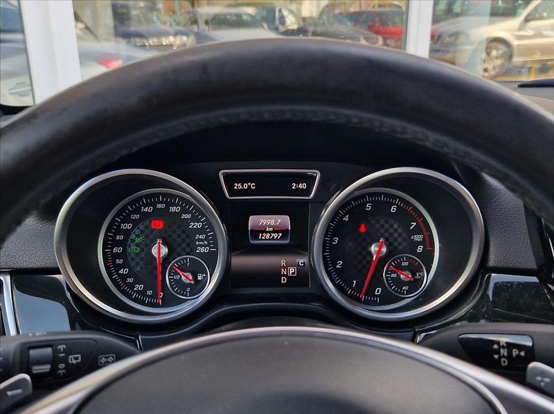 Mercedes-Benz GLE 3,0 i AMG 270kW 4MATIC PANORAM - fotka 22 z 50