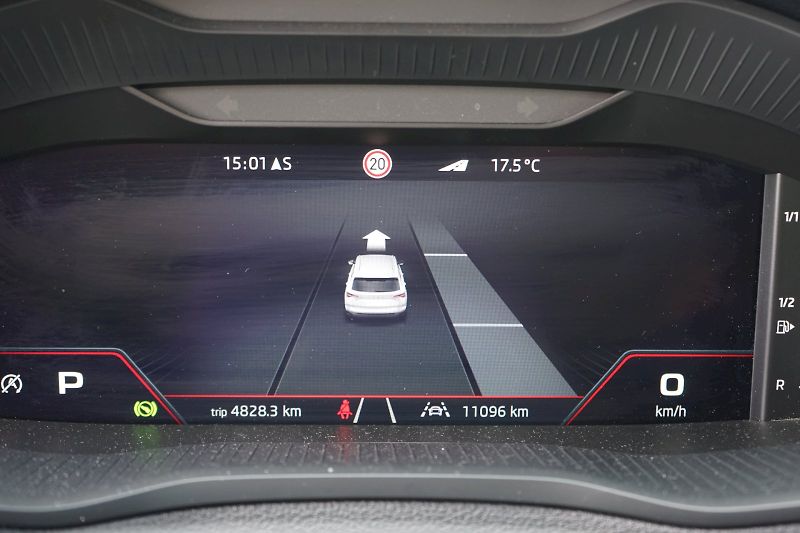 Škoda Karoq (2025) TSI 110 kW DSG Sportline - taž - fotka 12 z 33