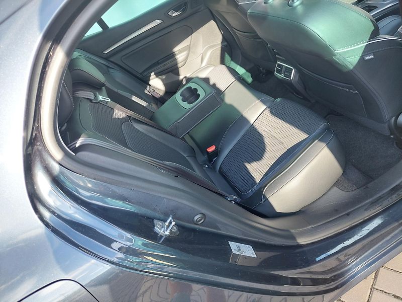 Renault Mégane (2018) IV. Bose TCe 130 - fotka 26 z 42