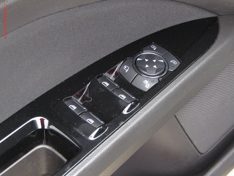 Ford Mondeo (2019) 1.5 EB, ČR, Titanium, xenon - fotka 11 z 21