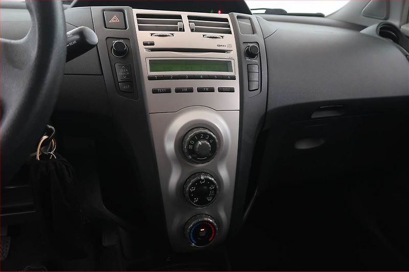 Toyota Yaris (2007) 1.0 VVT-i, po STK, Tažné - fotka 12 z 13