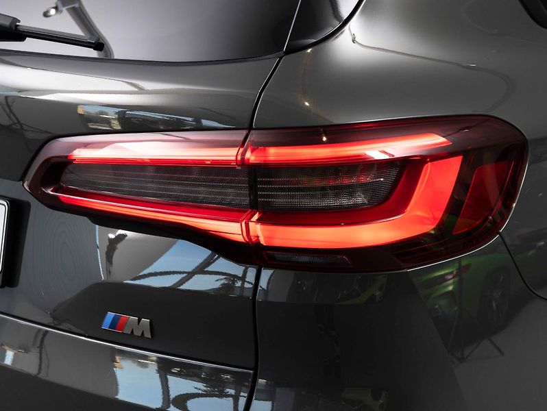 BMW X5 M50i - fotka 10 z 24